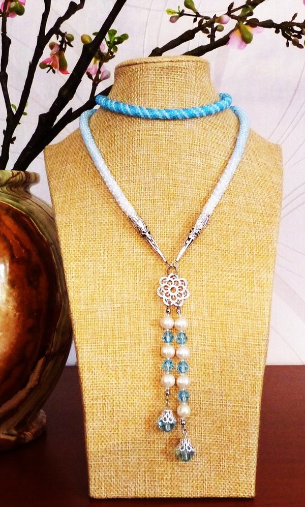 003_Halskette Handmade gewebt aus Rocailles Glasperlen weiß - blau - aquamarine